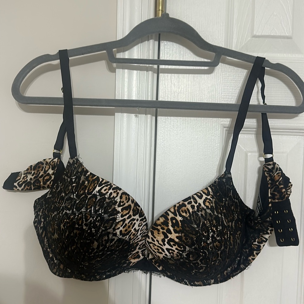 Like new VS Very Sexy Push Up Bra size 38C